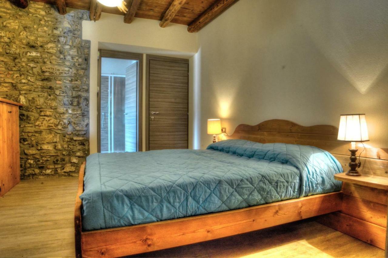 הוילה Asso Cascina Del Sole מראה חיצוני תמונה
