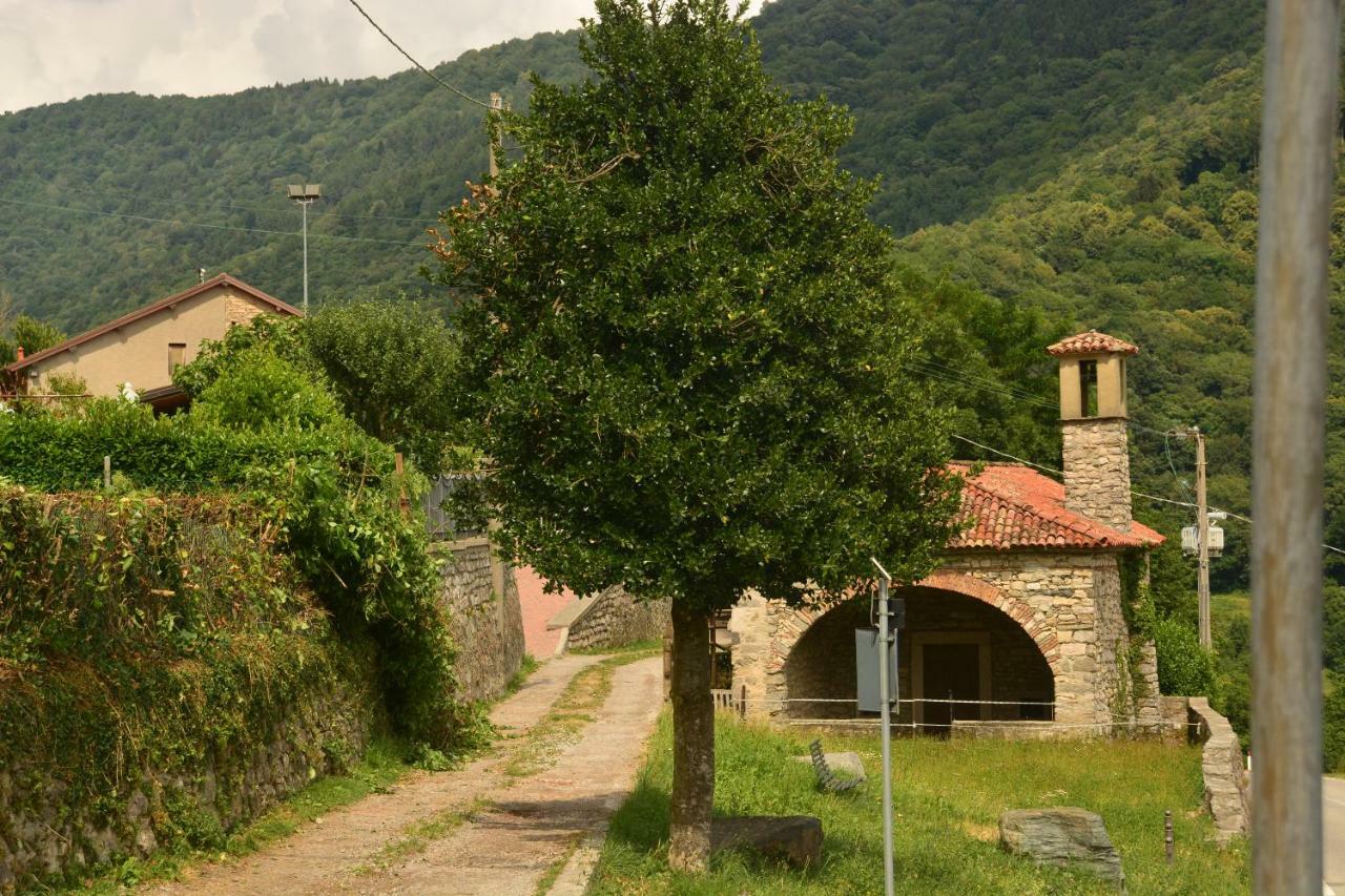 הוילה Asso Cascina Del Sole מראה חיצוני תמונה
