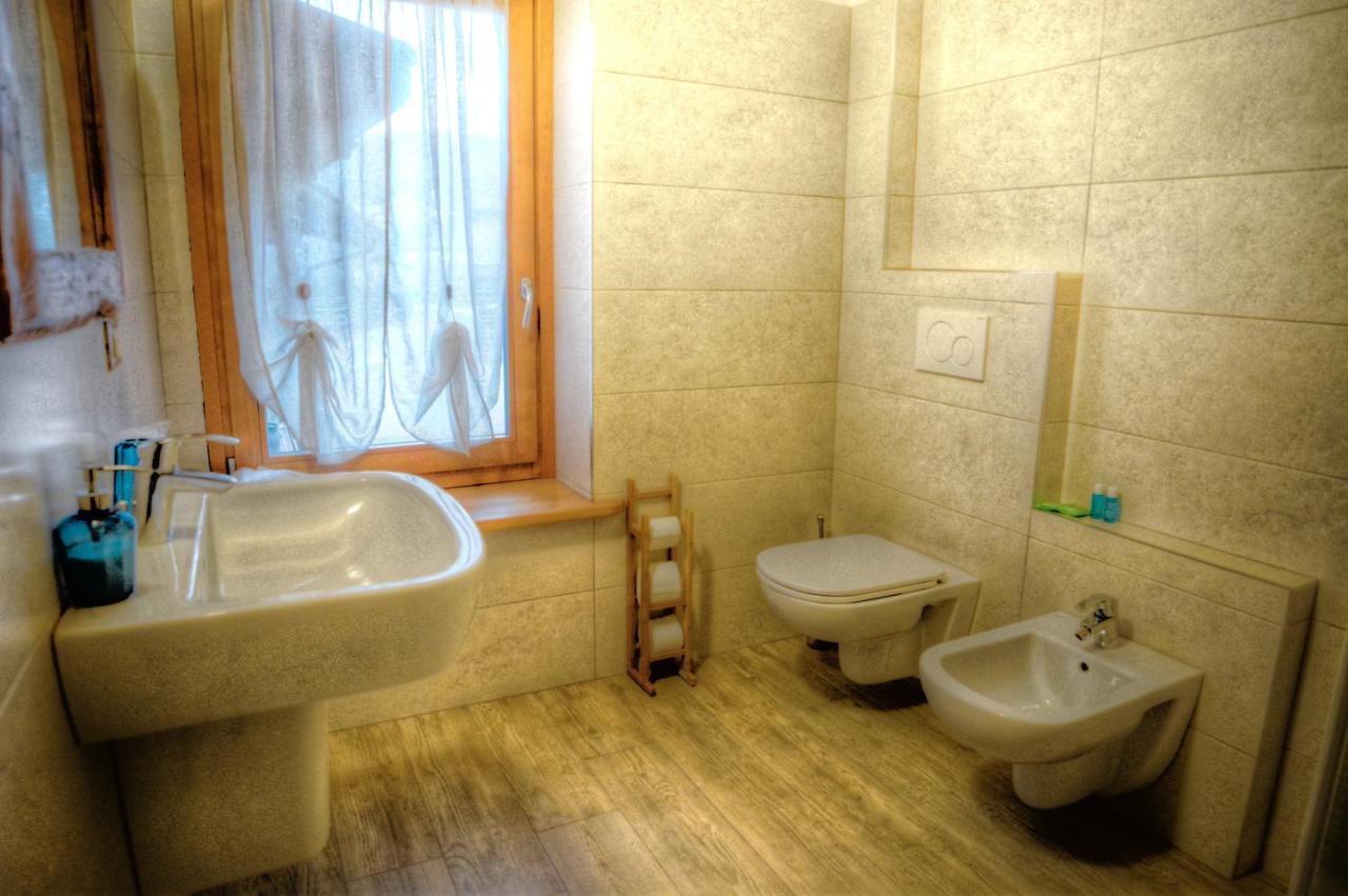 הוילה Asso Cascina Del Sole מראה חיצוני תמונה